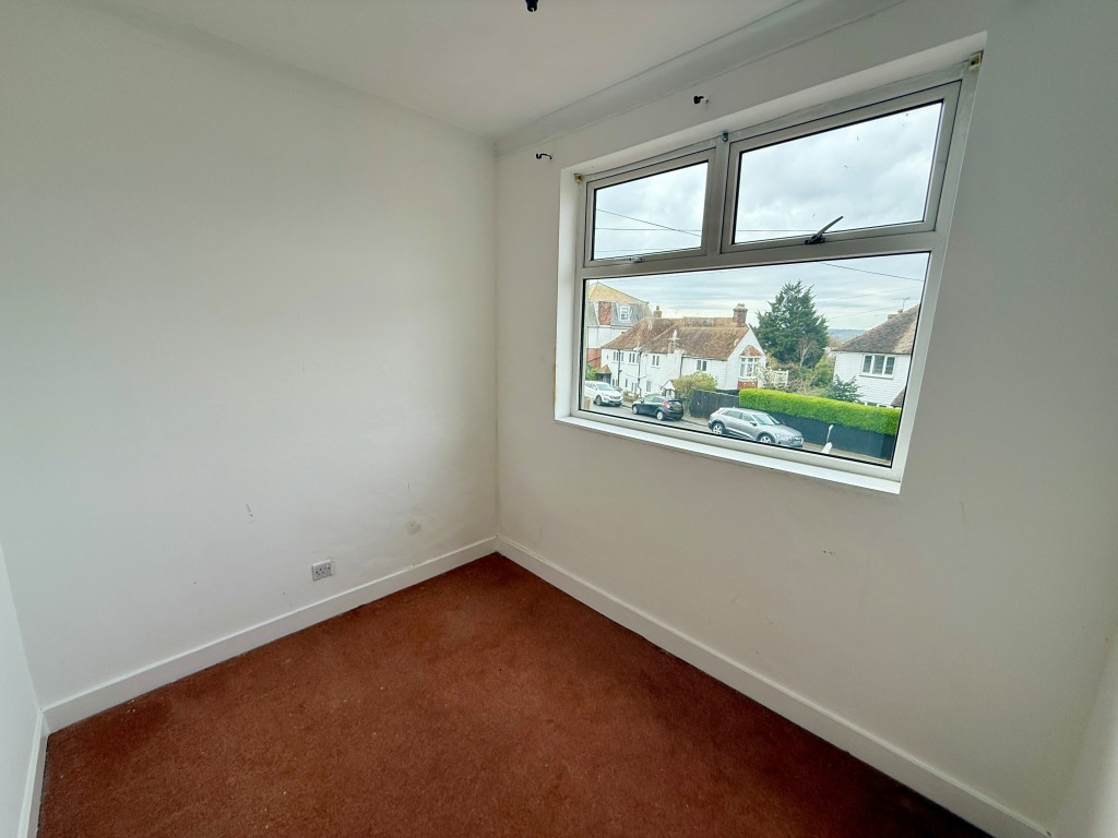 Lot: 131 - SPACIOUS THREE-BEDROOM SEMI IN GOOD LOCATION - Bedroom three